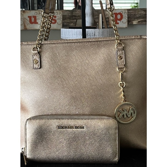 Michael Kors Gold Purse and Wallet Set - Picture 3 of 10